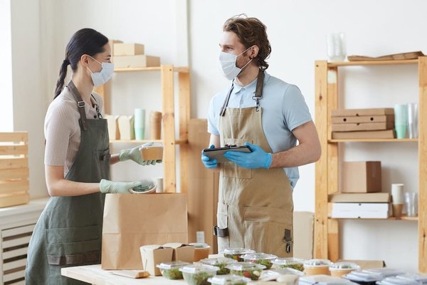 En quoi consiste le service de voiturier à l'aéroport de Lyon ?