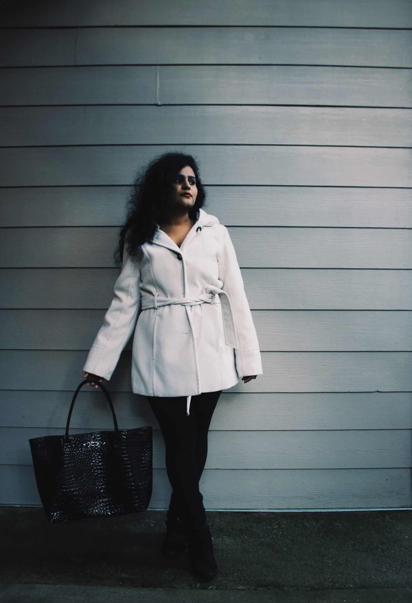 Peut-on réserver une maison sur la côte d'Azur avec un accès privé à une plage et une collection d'art moderne?